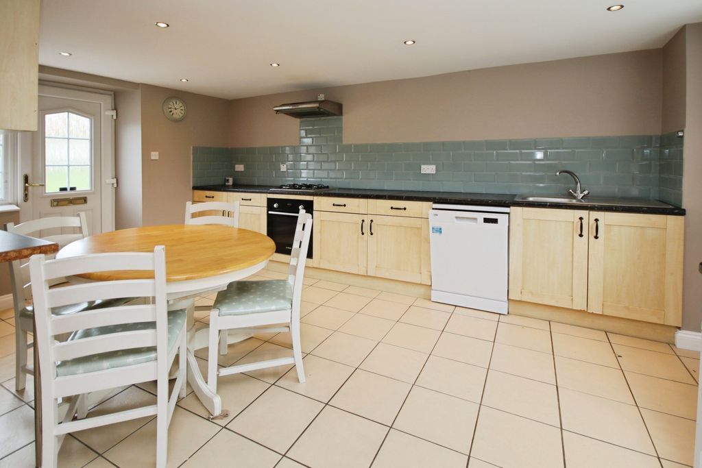 Property photo 2 of 14 38394827-Img_7933