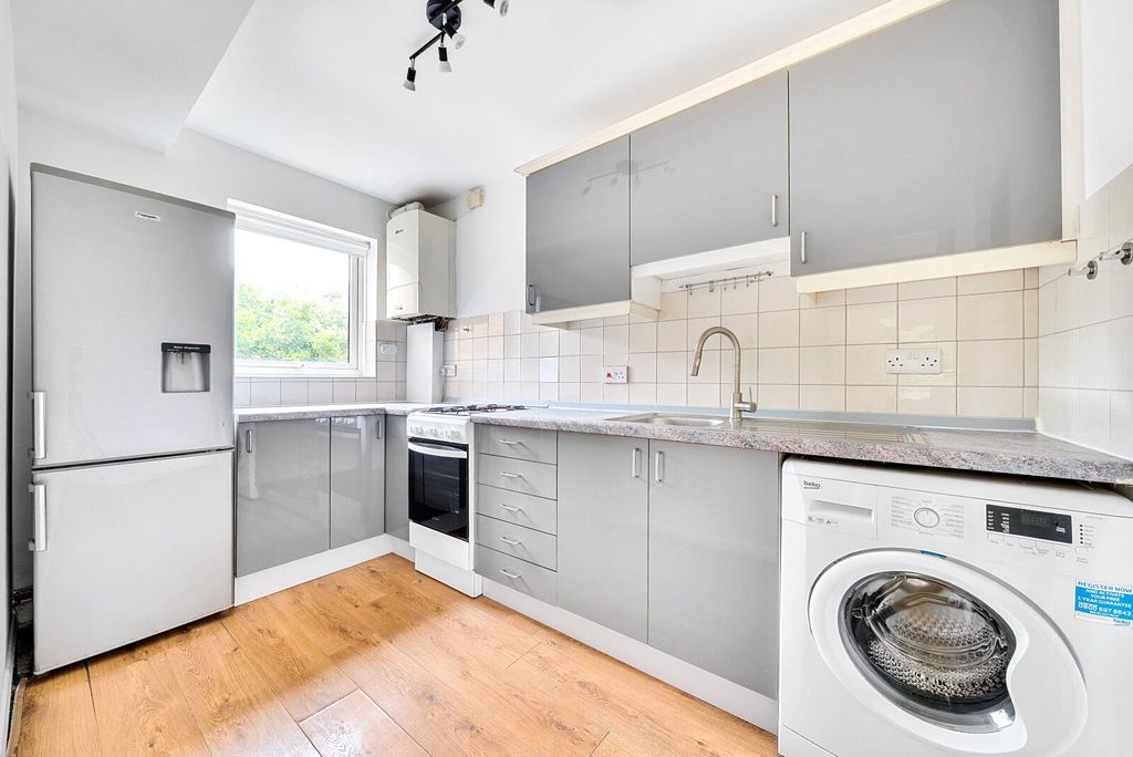 Property photo 3 of 10 Kitchen