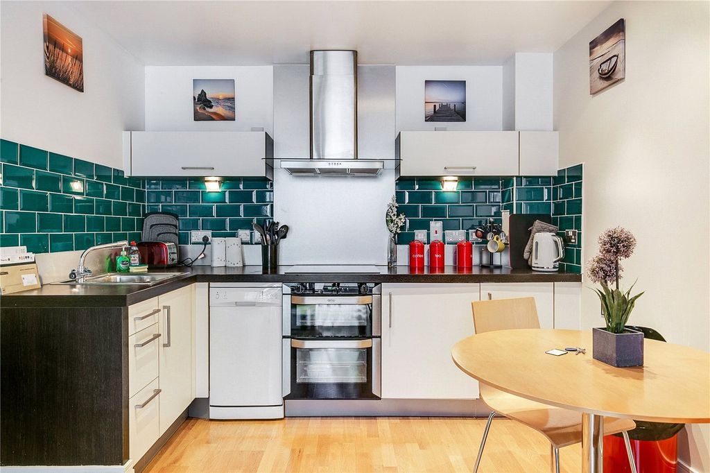 Property photo 2 of 11