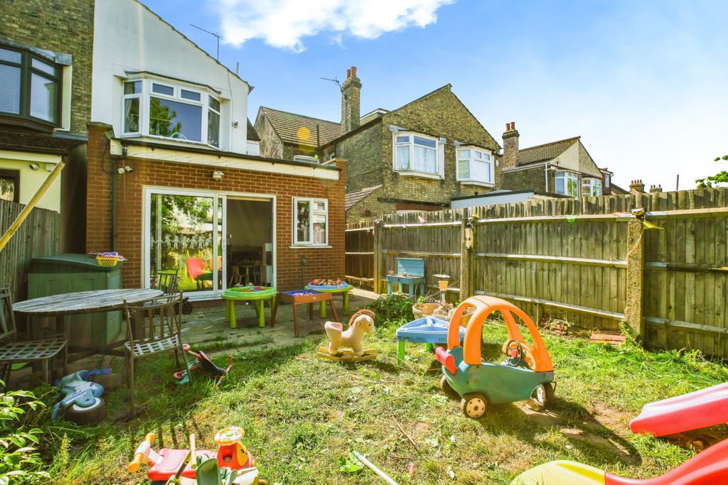 Property photo 2 of 20