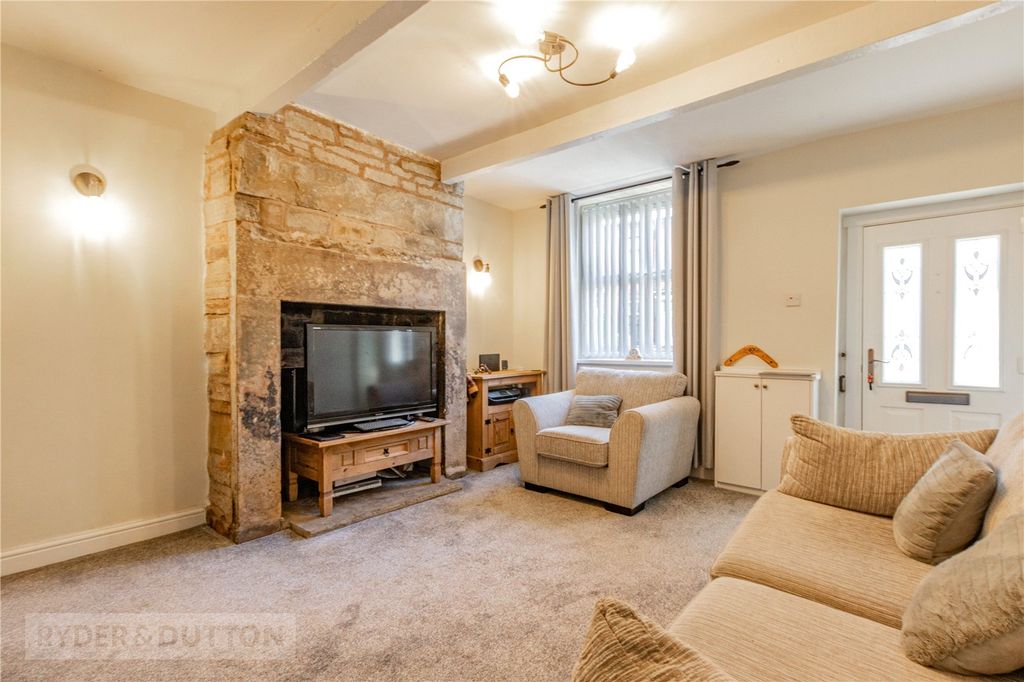 Property photo 3 of 18 Lounge