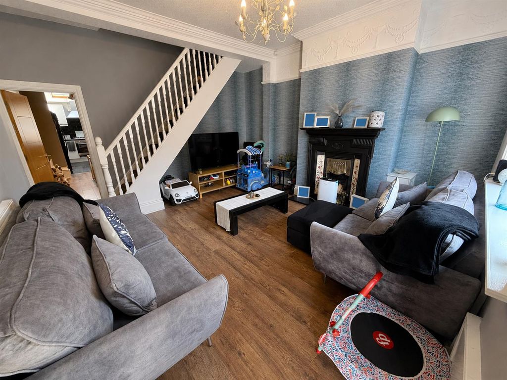 Property photo 2 of 15 Lounge