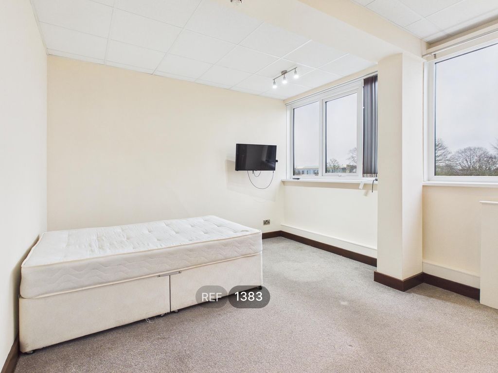 Property photo 2 of 10 Bedroom