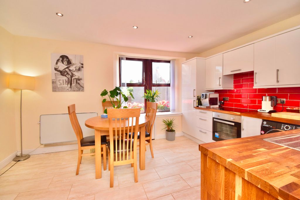 Property photo 2 of 39