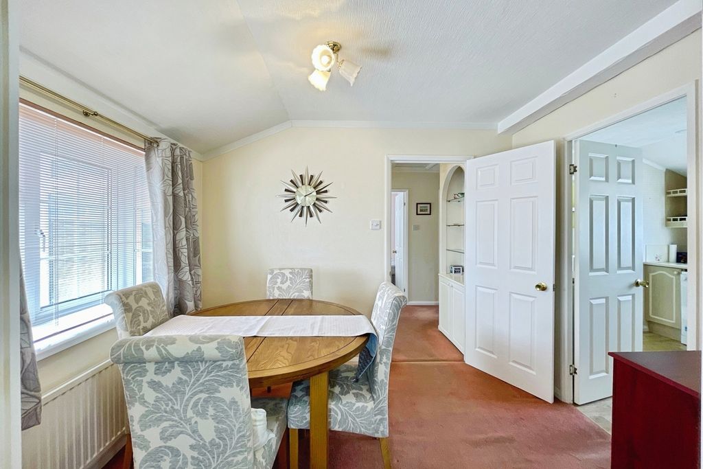 Property photo 3 of 14 Dining Area