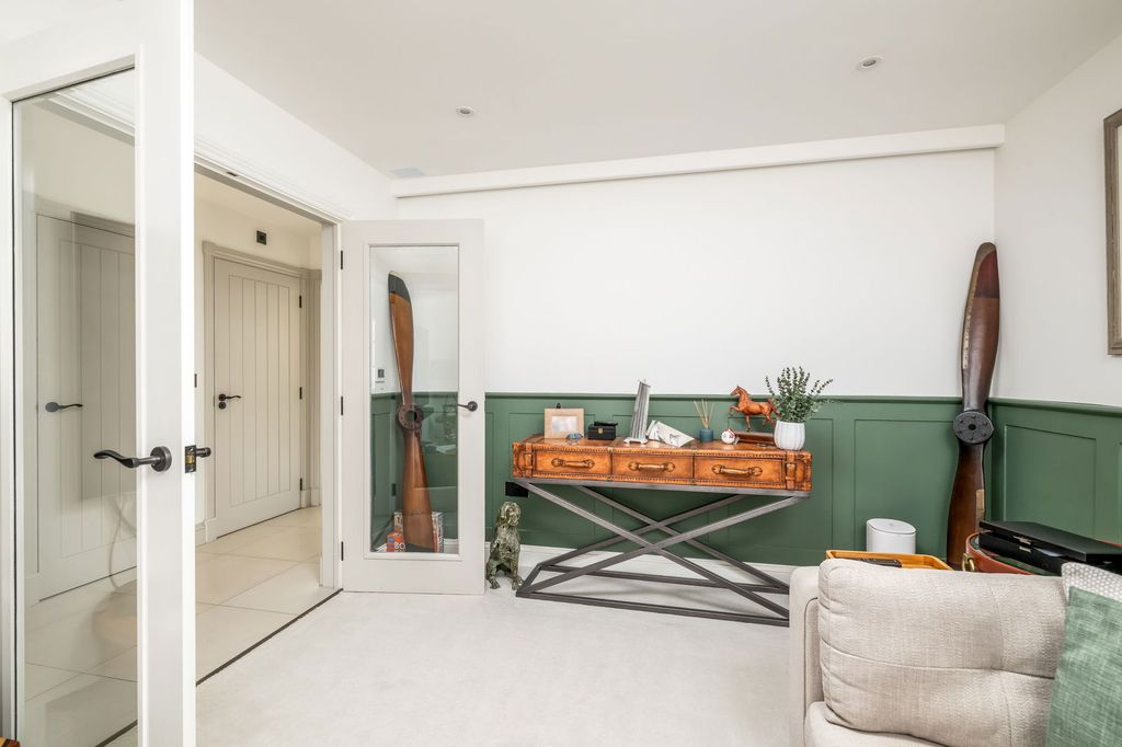 Property photo 3 of 31