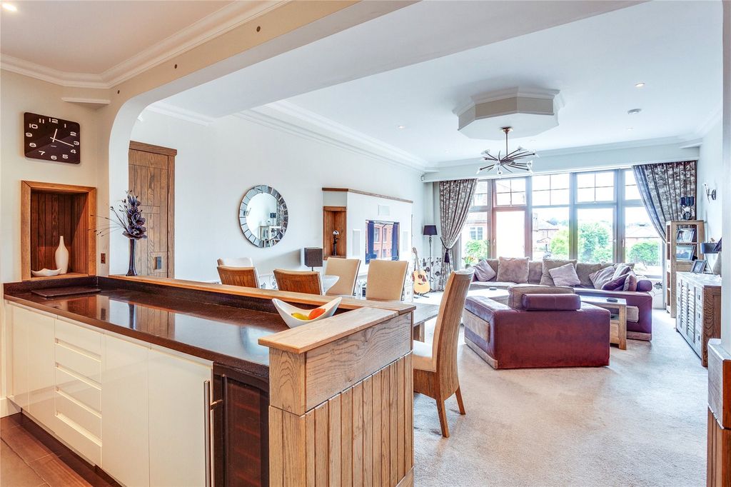 Property photo 2 of 16 Open Plan Living