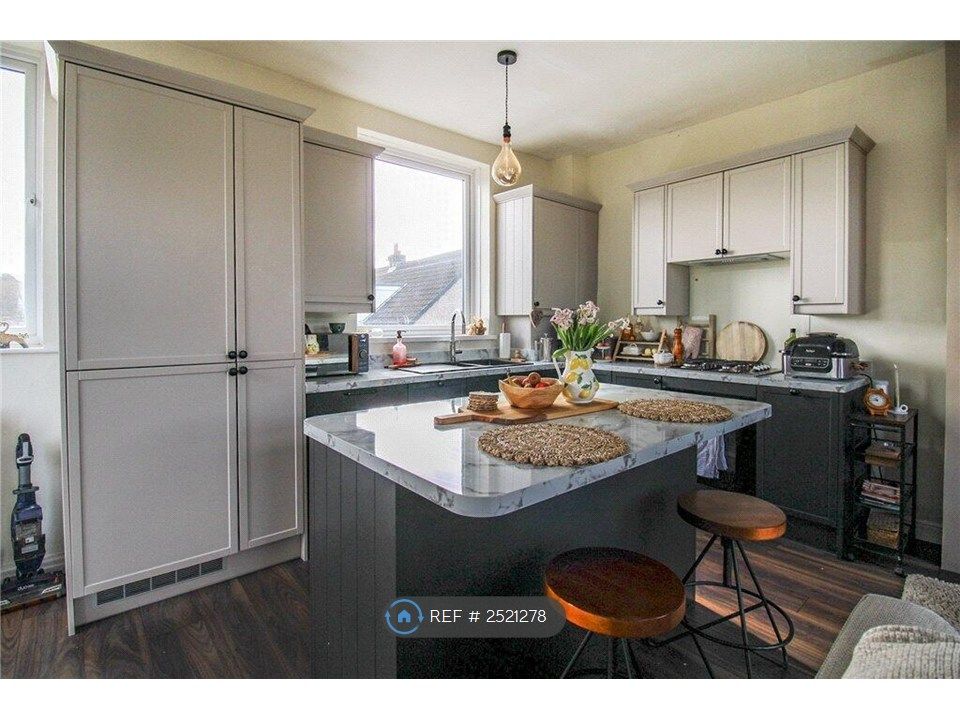 Property photo 3 of 13 Kitchen