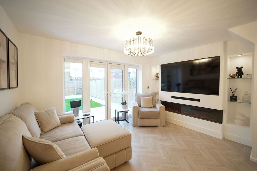 Property photo 3 of 19