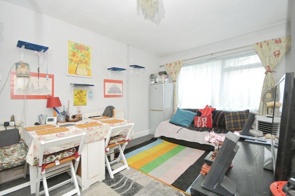 Property photo 2 of 11 Photo