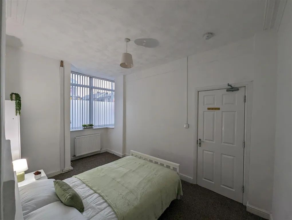 Property photo 2 of 9 A Bright, Tidy Bedroom Featuring A Single Bed With...