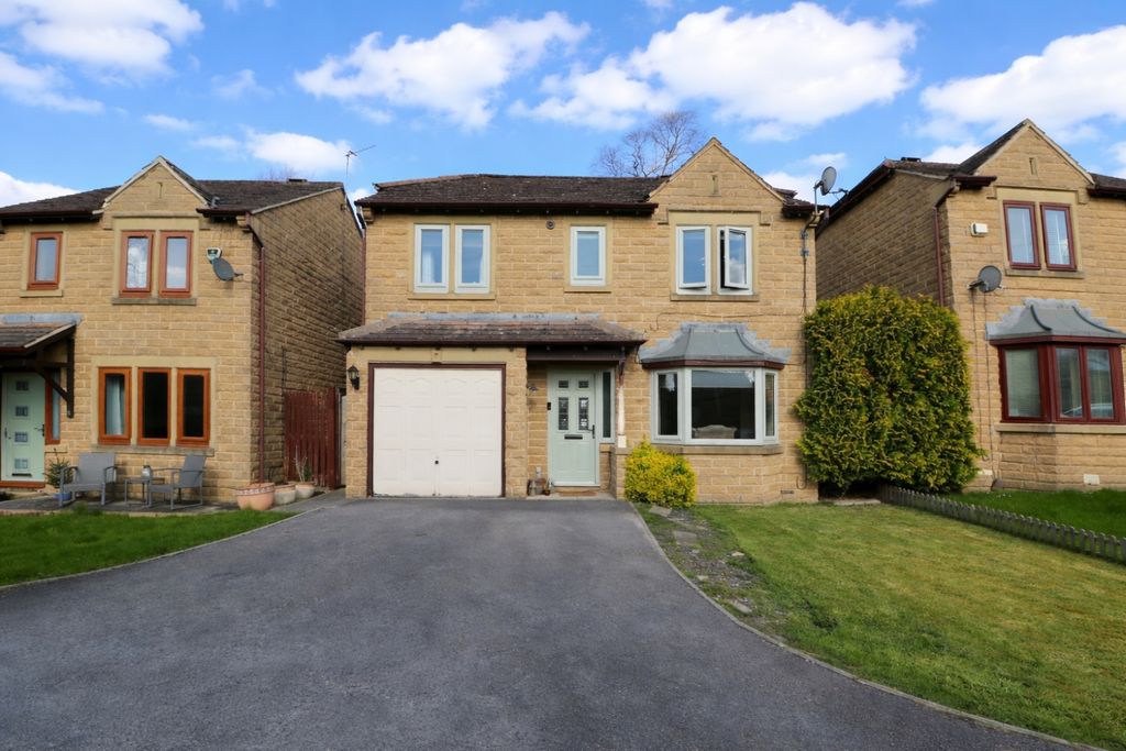 Property photo 1 of 19 Bright Suburban Home On Sunny Day