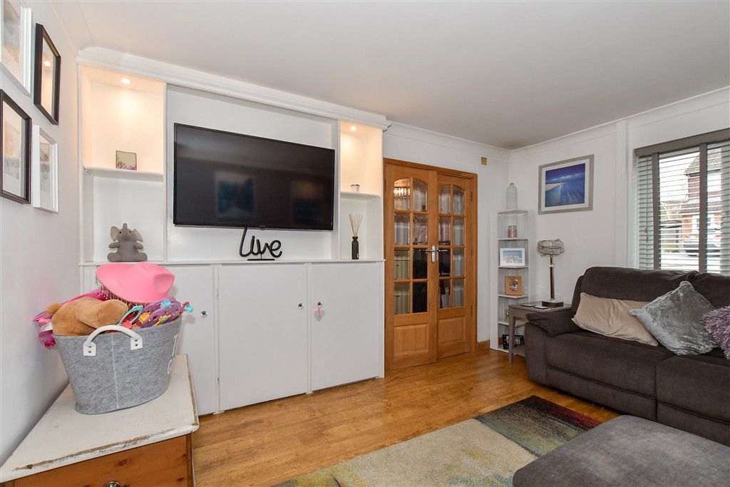 Property photo 3 of 15 Lounge