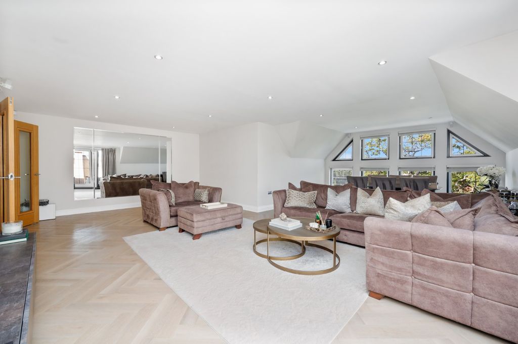 Property photo 2 of 16 Picture No. 10