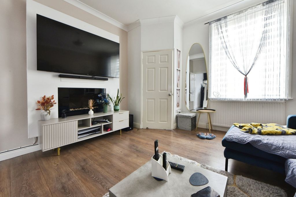 Property photo 2 of 18 Pbox-Img.Jpg