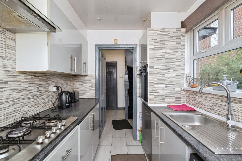 Property photo 3 of 17 Photo