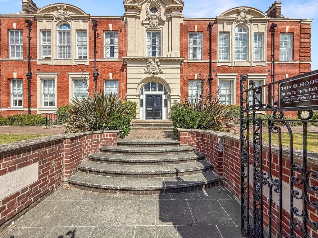Property photo 1 of 17