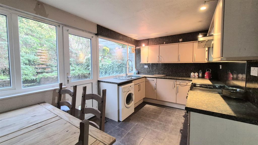 Property photo 2 of 22 Kitchen/Diner