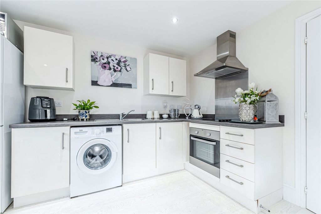 Property photo 3 of 11 Kitchen Area