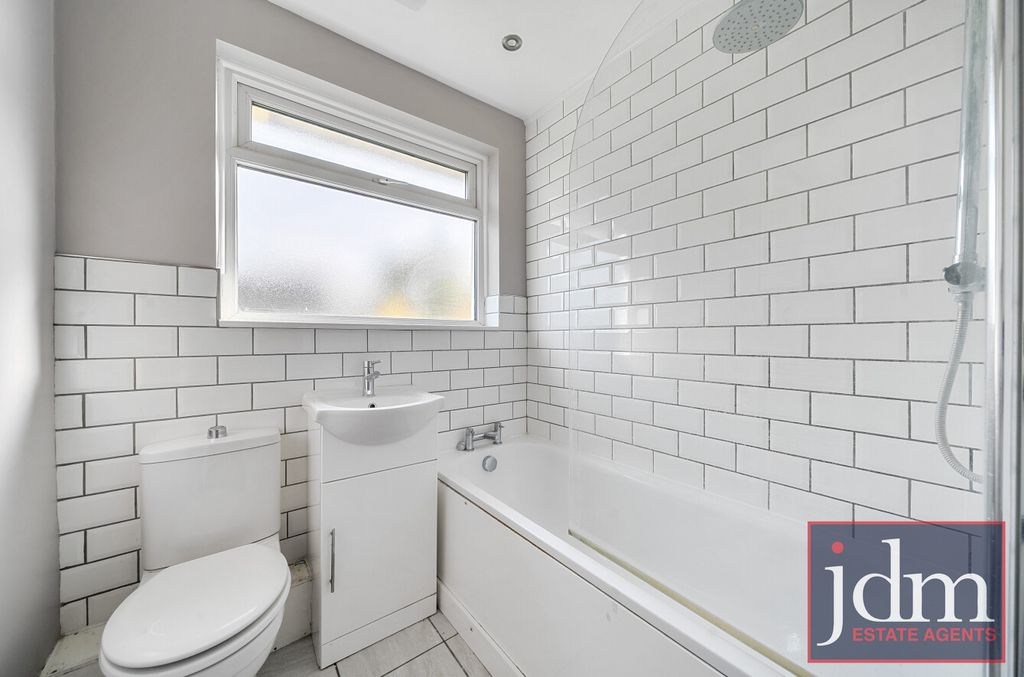 Property photo 2 of 8 Bathroom