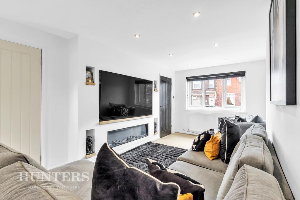 Property photo 2 of 19 Lounge