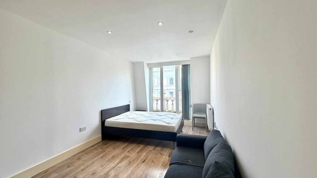 Property photo 1 of 11 Bedroom