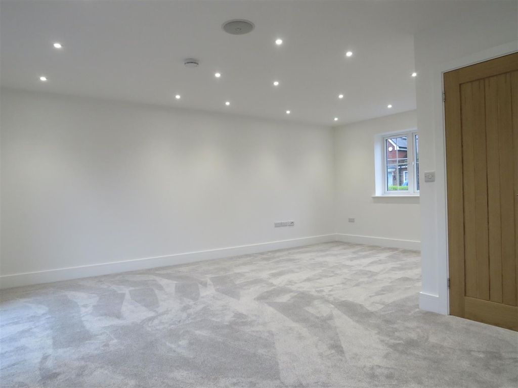 Property photo 3 of 10 Lounge