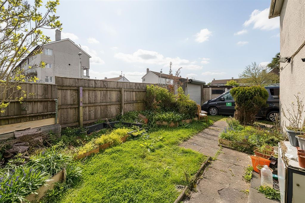 Property photo 2 of 15 Garden And Parking Space