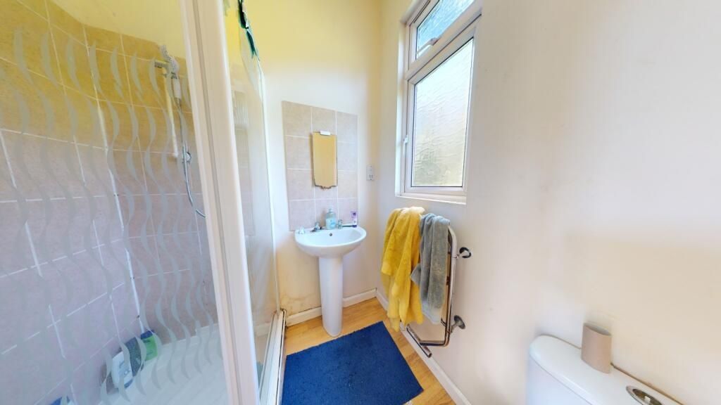 Property photo 2 of 8 A Bright And Clean Bathroom Featuring A Shower Cub...