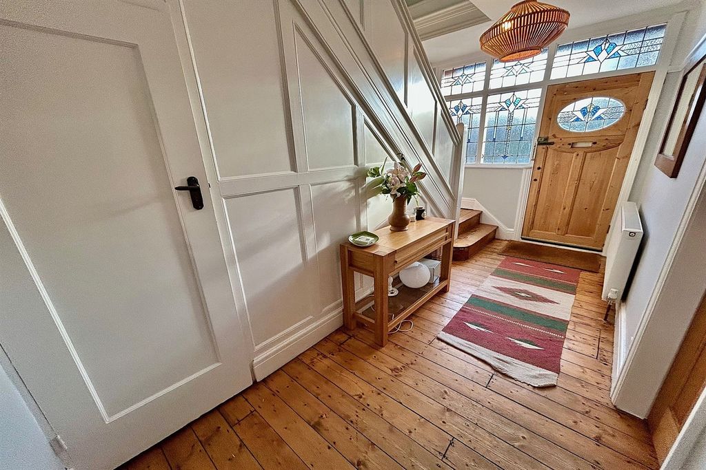 Property photo 3 of 35 Entrance Hallway