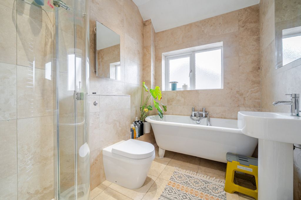 Additional image 12 of 5 bed detached house for saleGravel Road, Farnborough GU14