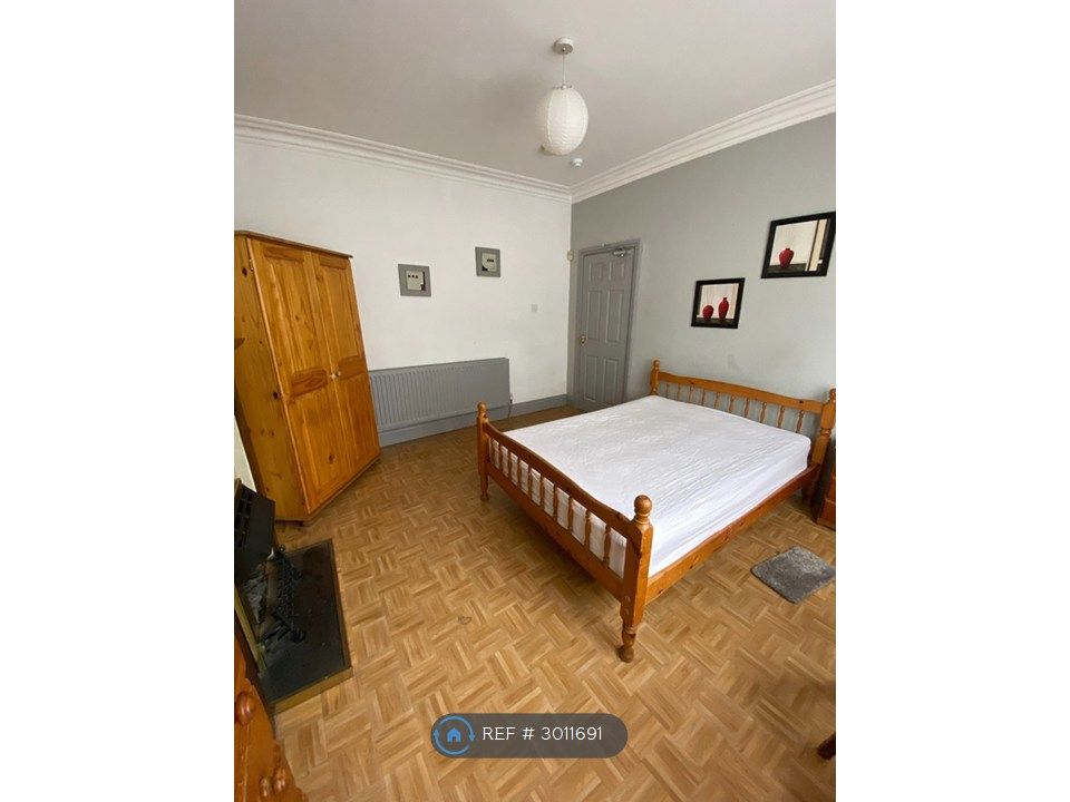Property photo 1 of 6 Bedroom 1