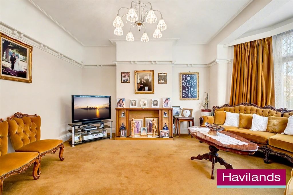 Property photo 3 of 22 Woodland Way N21 3Py-15.Jpg