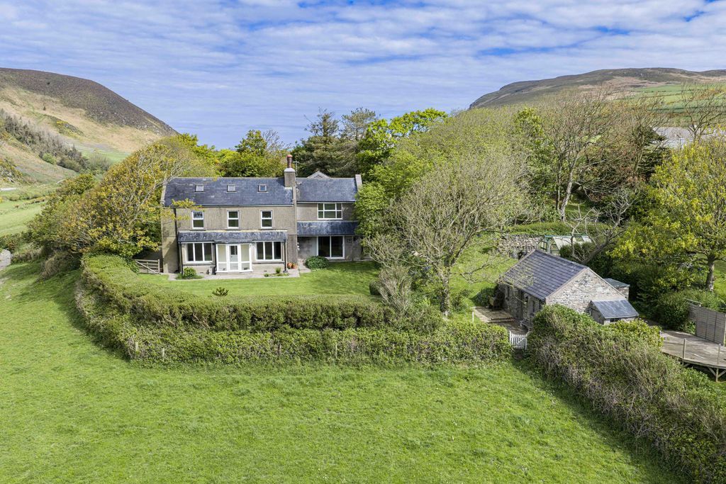 Property photo 1 of 57 Photo 64