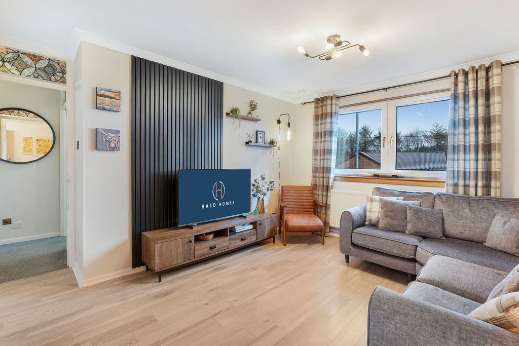 Property photo 1 of 16 Lounge