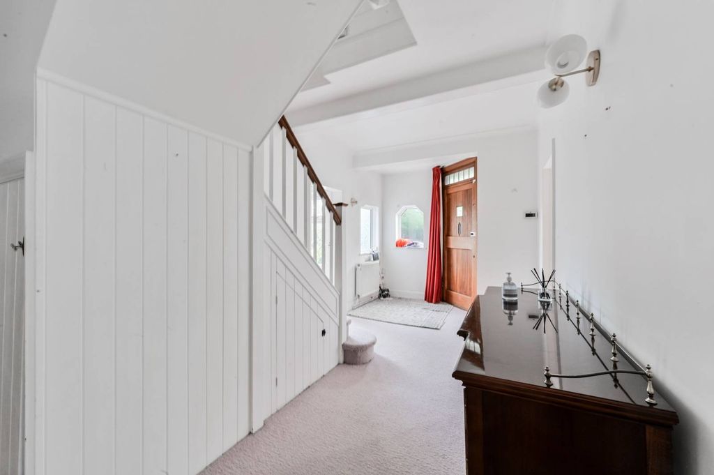 Property photo 3 of 25