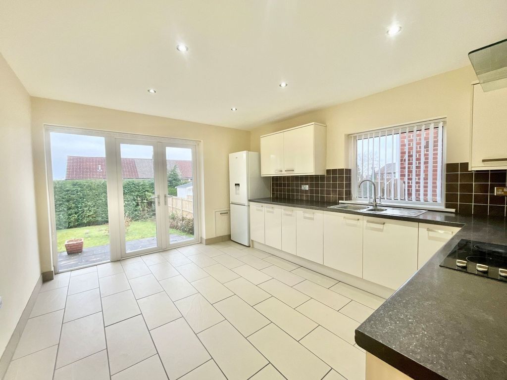 Property photo 2 of 14 Kitchen