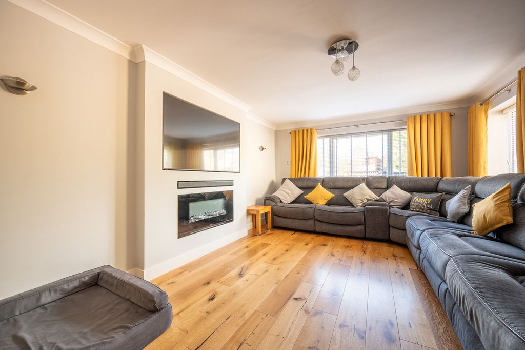 Property photo 2 of 34