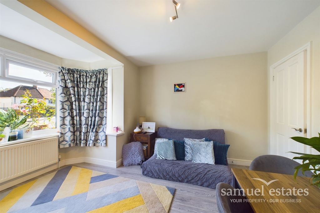 Property photo 3 of 11 Living Room