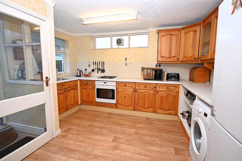 Property photo 2 of 21 Kitchen/Breakfast Room