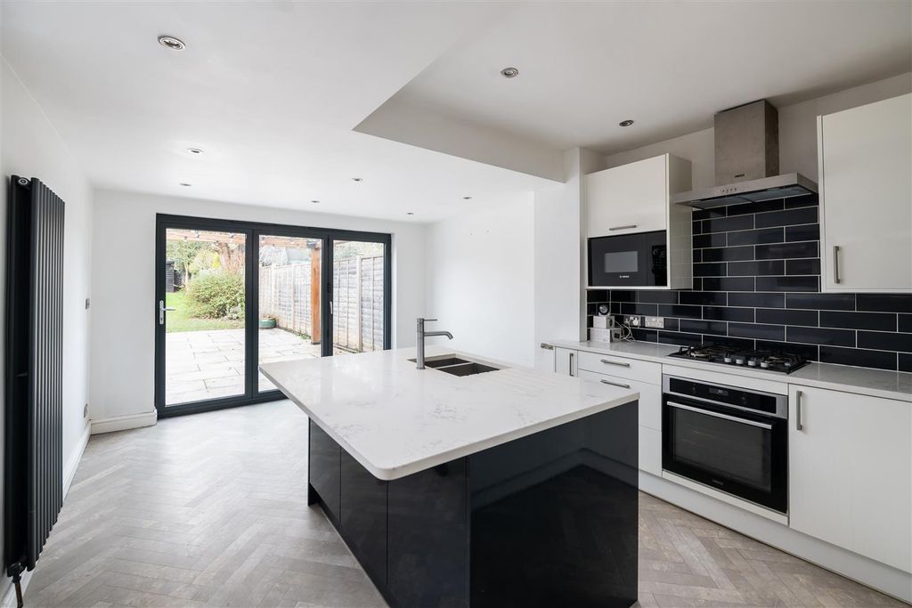 Property photo 3 of 16 78 Church Road Internals.Jpg