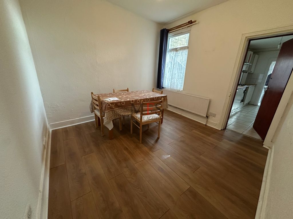 Property photo 3 of 16 Photo 4