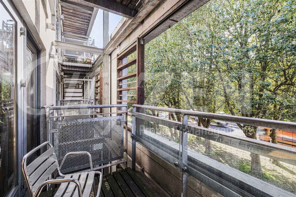 Property photo 3 of 10 Balcony