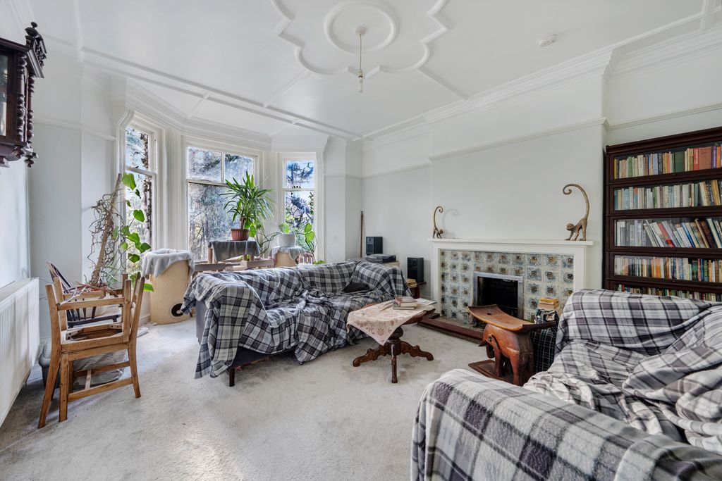 Property photo 2 of 5 Living Room