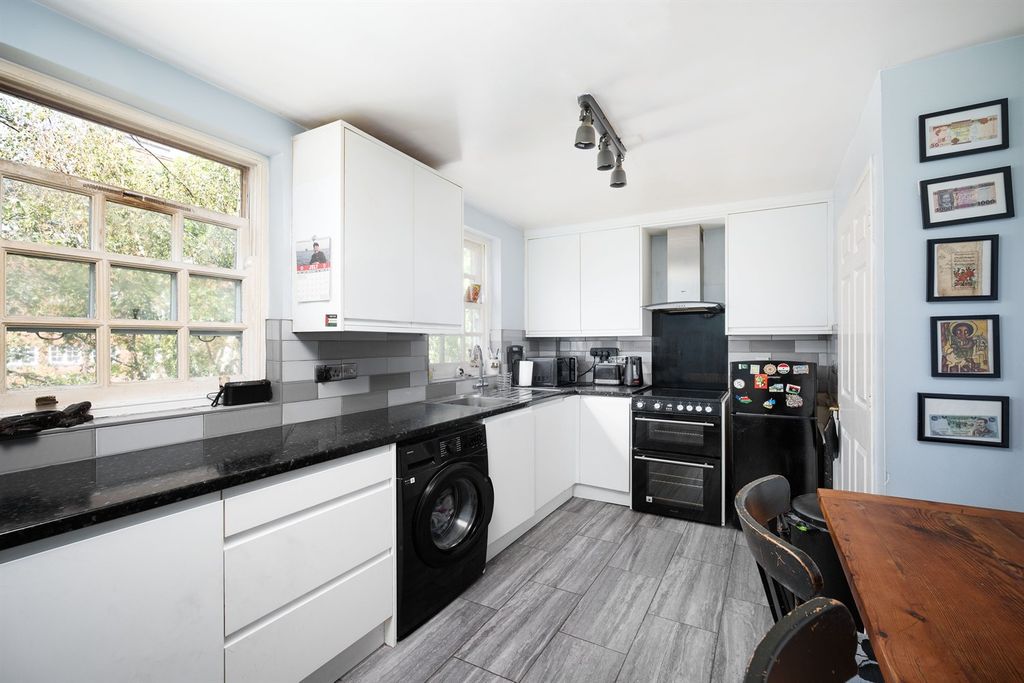 Property photo 3 of 11 Kitchen (Full View)