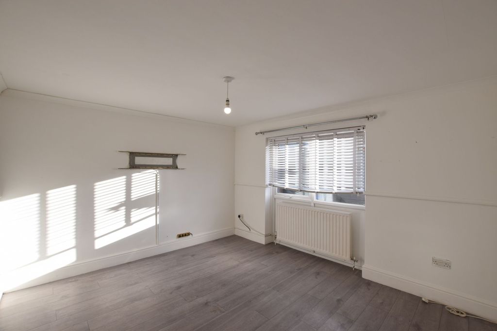 Property photo 3 of 9 Living Room