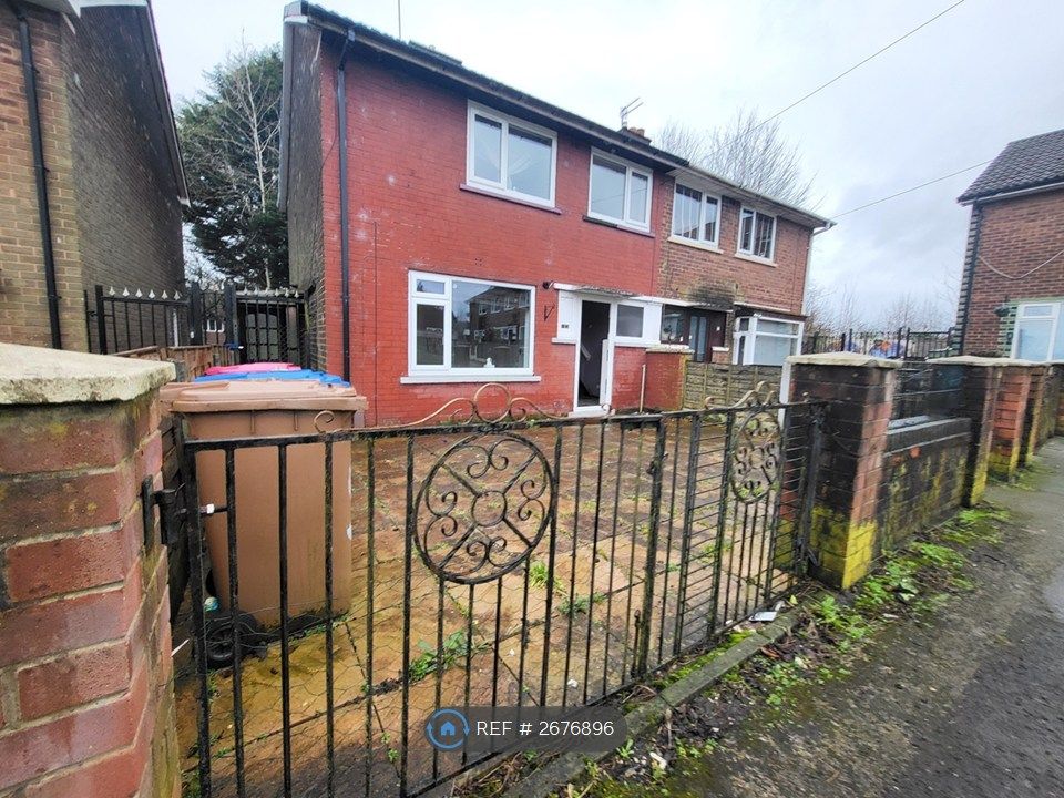 Property photo 3 of 28 Double Gates To Front