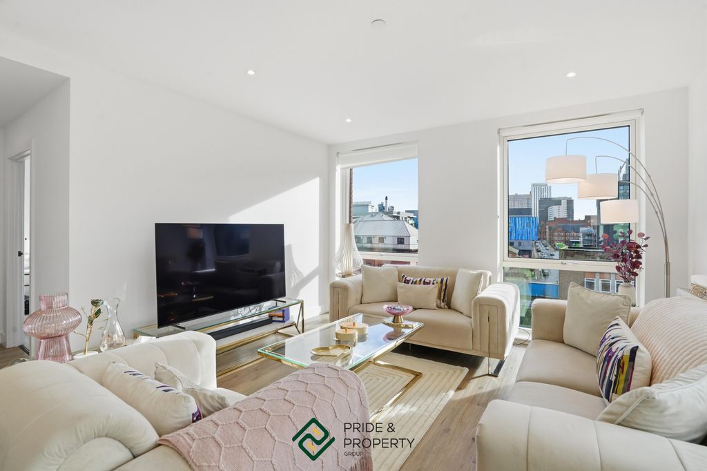 Property photo 2 of 39 Living Area