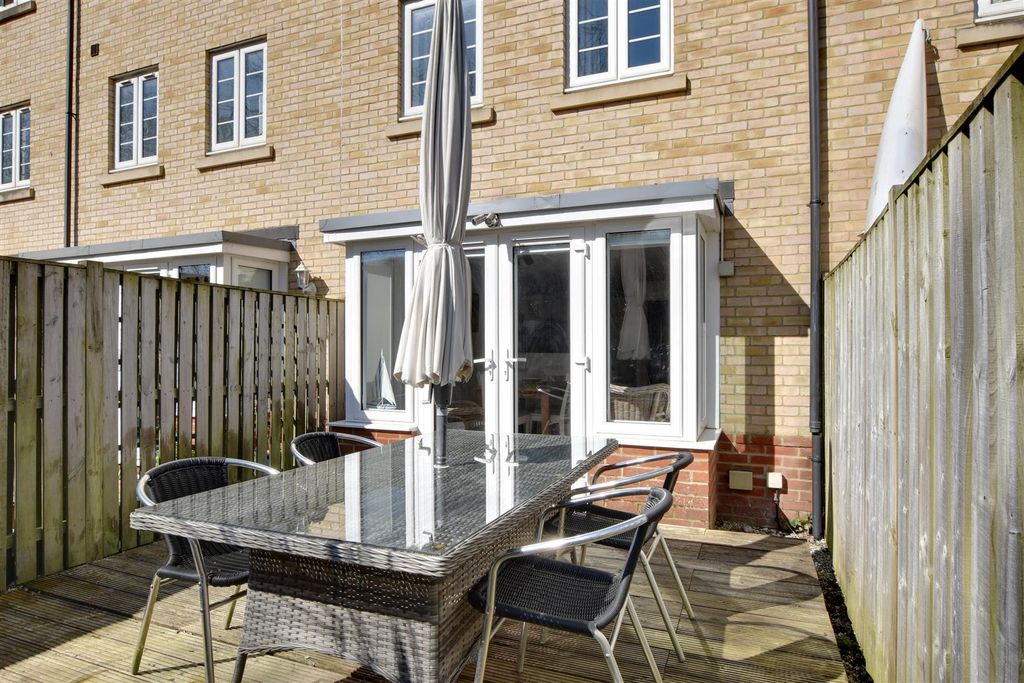 Property photo 2 of 22