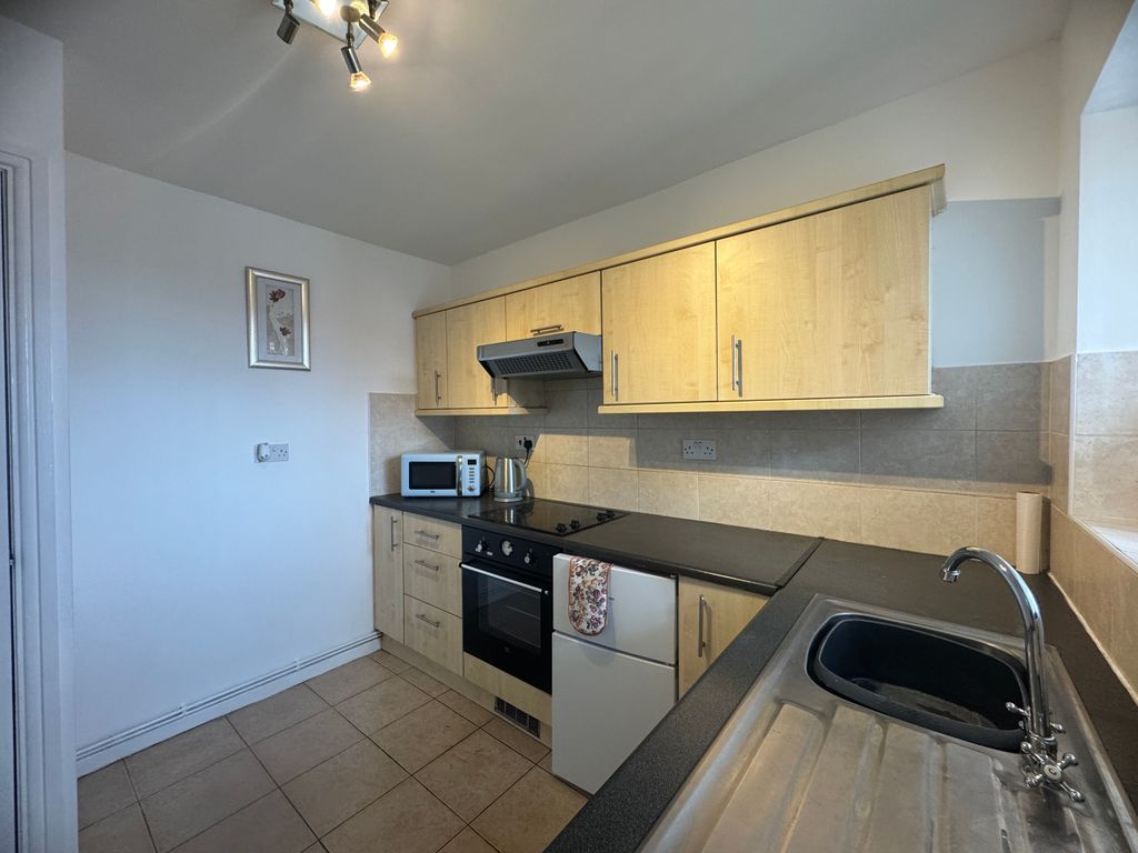 Property photo 3 of 7 Kitchen
